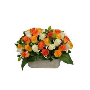 Jardinière de boutons de roses et gypsophiles - Ciment et tissus - L 29 x H 33 cm - Différents coloris