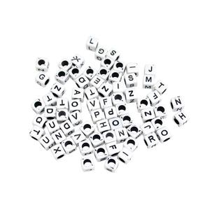 Perles acrylique lettres carrées noires et blanches 0,6 cm x 45 g